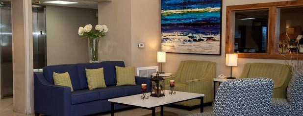 Holiday Inn Express Tucson-Airport is one of Posti che sono piaciuti a Chad.