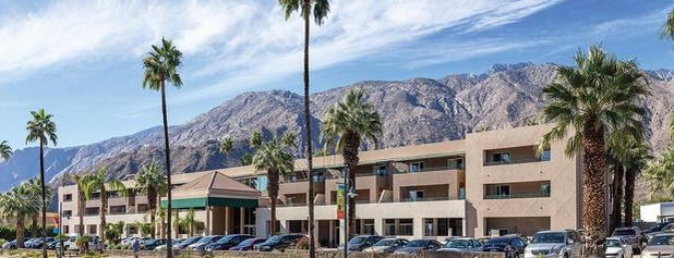 WorldMark Palm Springs - Plaza Resort and Spa is one of สถานที่ที่ Pelin ถูกใจ.