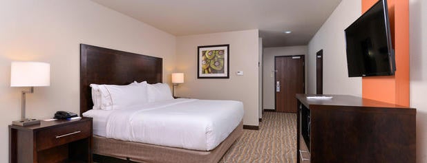 Holiday Inn Express & Suites Houston NW - Tomball Area is one of Angie'nin Beğendiği Mekanlar.