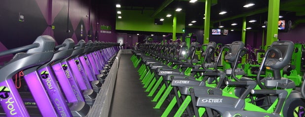 Youfit Health Clubs is one of Locais curtidos por David.