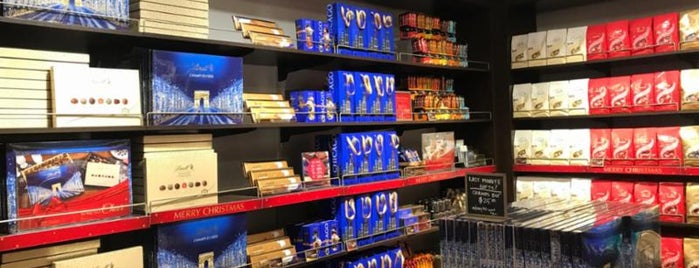 Lindt Outlet is one of Camilaさんのお気に入りスポット.