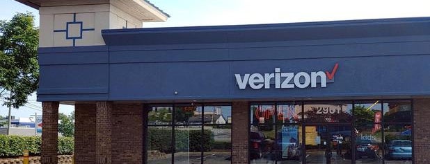 Verizon Authorized Retailer — Cellular Sales is one of Kelli 님이 좋아한 장소.