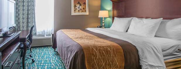 Comfort Inn & Suites is one of Lugares favoritos de Floydie.