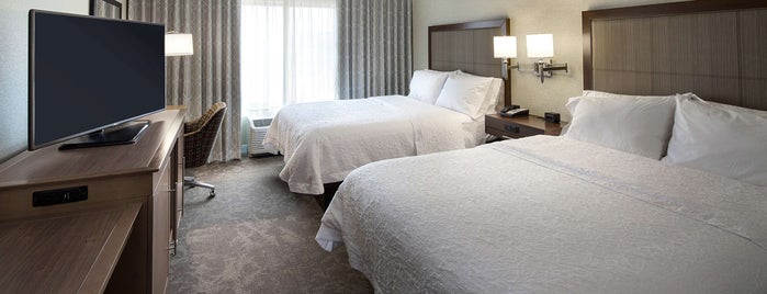 Hampton Inn & Suites is one of Inna : понравившиеся места.