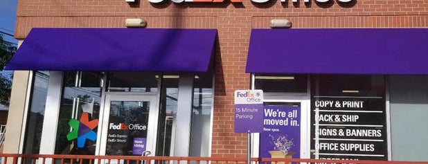 FedEx Office Print & Ship Center is one of สถานที่ที่ Abraham ถูกใจ.