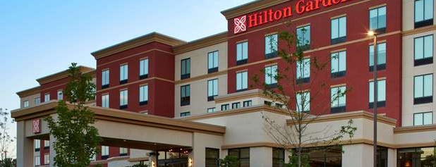 Hilton Garden Inn is one of Tempat yang Disukai Don.
