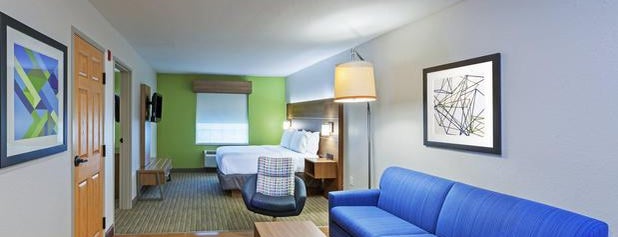 Holiday Inn Express & Suites Tulsa S Broken Arrow Hwy 51 is one of katy 님이 좋아한 장소.