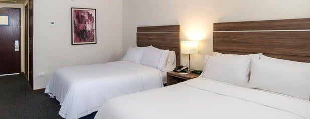 Holiday Inn Express Culiacan is one of Arturo’s Liked Places.