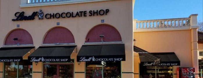 Lindt Chocolate Shop is one of สถานที่ที่ Rita ถูกใจ.