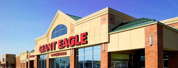 Giant Eagle Supermarket is one of Locais curtidos por Michael.