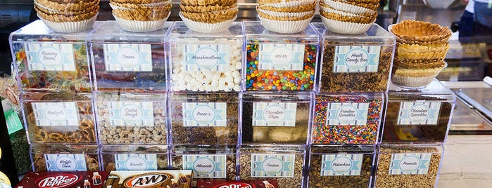 Splurge Ice Cream & Candy Shop at the Orchard is one of Phoenix, AZ.