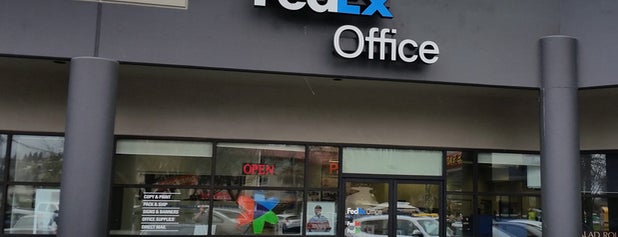 FedEx Office Print & Ship Center is one of Tempat yang Disukai Ally.