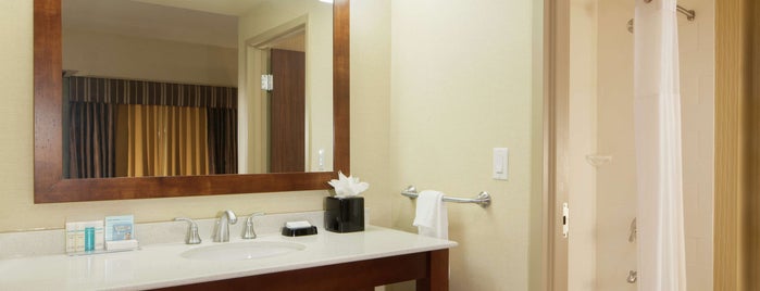 Hampton Inn & Suites Pittsburgh/Waterfront-West Homestead is one of Locais curtidos por Michael.