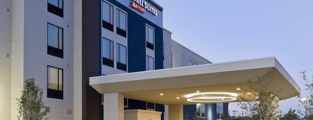Springhill Suites is one of สถานที่ที่ KDaddy ถูกใจ.