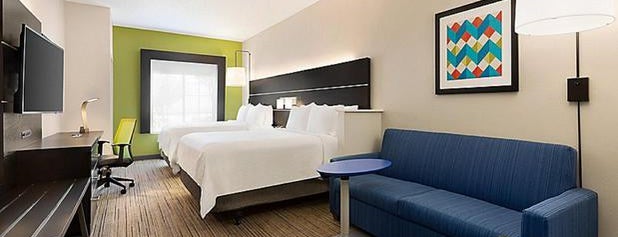 Holiday Inn Express & Suites Pryor is one of สถานที่ที่ Richard ถูกใจ.