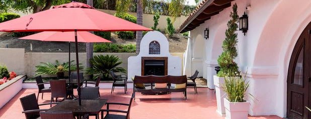 Holiday Inn Express San Clemente North is one of Tempat yang Disukai Phillip.
