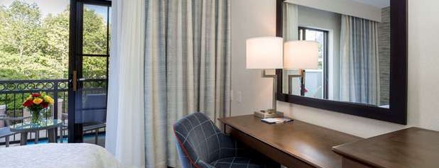 Hampton Inn & Suites is one of Posti che sono piaciuti a Justin.