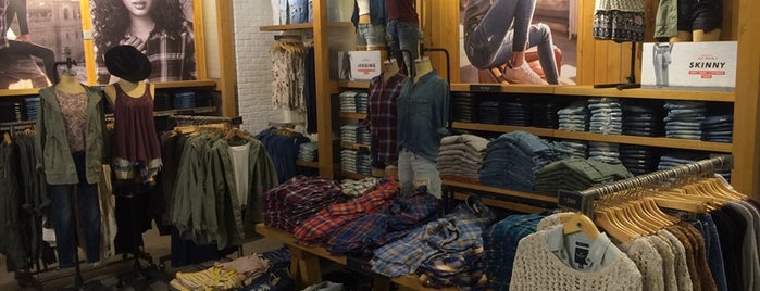 American Eagle Outfitters is one of Lieux qui ont plu à Bibishi.