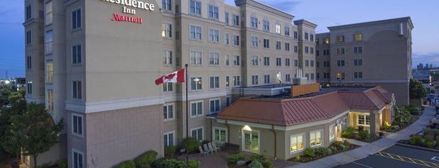 Residence Inn Mississauga-Airport Corporate Centre West is one of Lugares favoritos de Michael.