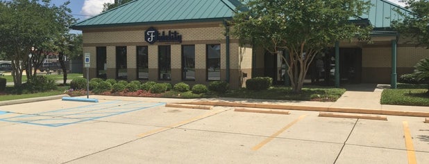 Fidelity Bank is one of สถานที่ที่ Mary ถูกใจ.