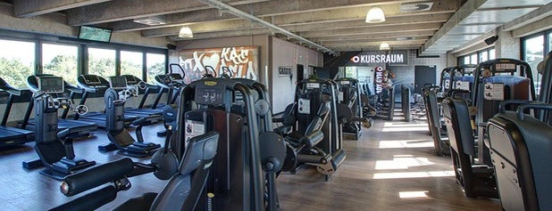 FitX Fitnessstudio is one of Özle〽️ : понравившиеся места.