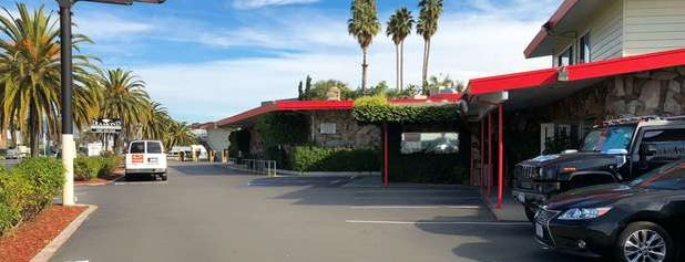 Econo Lodge  Inn and Suites is one of Kristina’s Liked Places.