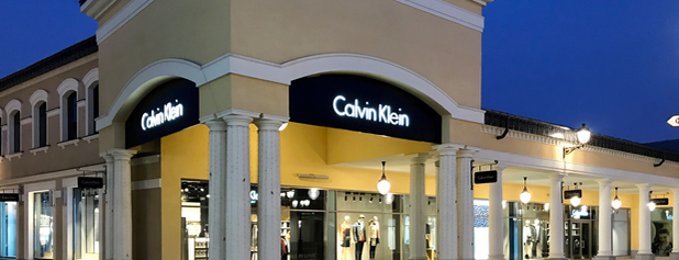 Calvin Klein is one of Tempat yang Disukai Darya.