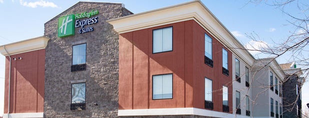 Holiday Inn Express & Suites is one of Warwick Valley NY.