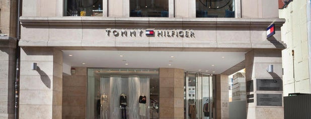 Tommy Hilfiger is one of Tempat yang Disukai Y.