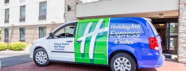 Holiday Inn Express Albany Airport - Wolf Road is one of สถานที่ที่ Lizzie ถูกใจ.