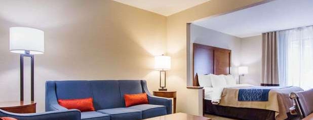 Comfort Inn & Suites is one of Tempat yang Disukai Meredith.