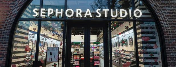 SEPHORA is one of Suzさんのお気に入りスポット.