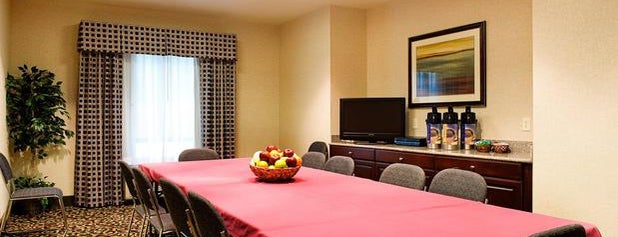 Holiday Inn Express & Suites San Antonio Nw-Medical Area is one of Tempat yang Disukai Keaten.