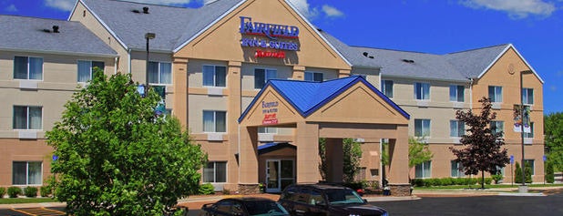 Fairfield Inn & Suites Traverse City is one of Tempat yang Disukai Richard.