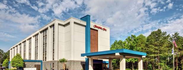 Hampton by Hilton is one of Raúl’s Liked Places.
