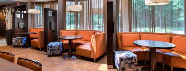 Courtyard by Marriott Boston Andover is one of Tempat yang Disukai Lisa.