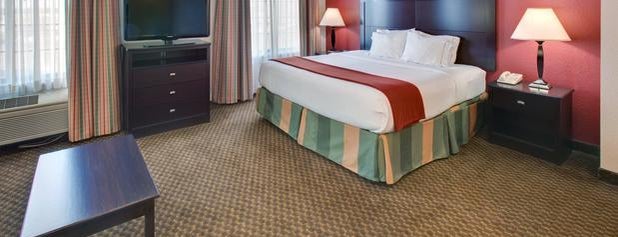 Holiday Inn Express & Suites is one of Posti che sono piaciuti a Jim.