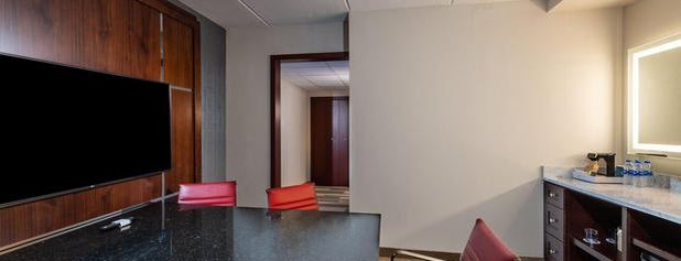 Four Points by Sheraton Atlanta Airport West is one of Tempat yang Disukai Chester.