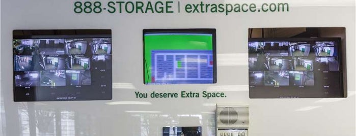 Extra Space Storage is one of Terri'nin Beğendiği Mekanlar.