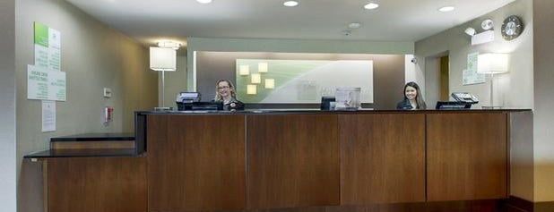 Holiday Inn Westbury-Long Island is one of Tempat yang Disukai Zachary.