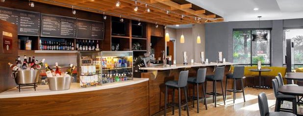 Courtyard by Marriott Jacksonville is one of Lugares favoritos de James.