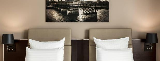 AC Hotel by Marriott Paris Porte Maillot is one of martín’s Liked Places.