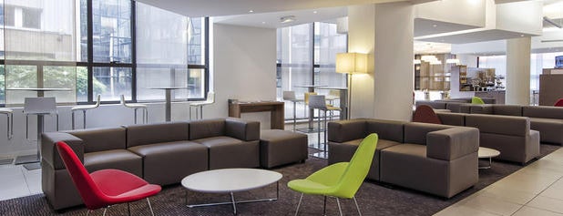 Holiday Inn Express Lille Centre is one of สถานที่ที่ Frédérique ถูกใจ.