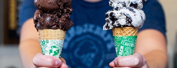 Ben & Jerry's is one of ericさんのお気に入りスポット.