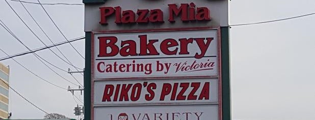 Riko's Pizza is one of Posti che sono piaciuti a Chris.