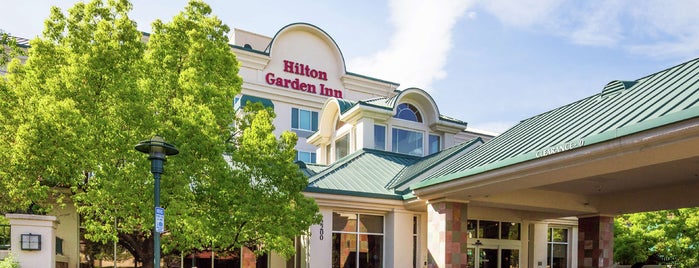 Hilton Garden Inn is one of สถานที่ที่ Linda ถูกใจ.