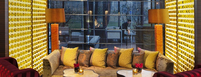 Qi Bar at Mandarin Oriental Pudong, Shanghai is one of Selinさんのお気に入りスポット.