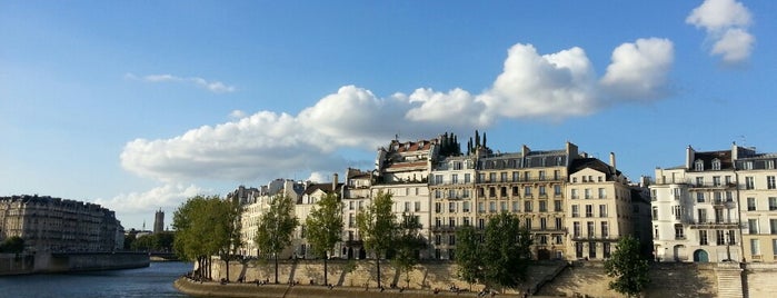 Île Saint-Louis is one of Paris.