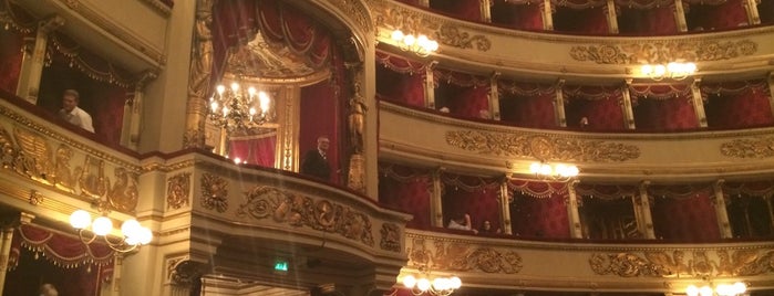 Teatro alla Scala is one of Milán, Italia.
