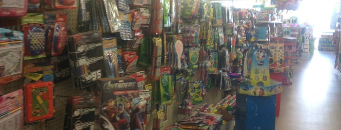 Dollar Tree is one of สถานที่ที่ Justin ถูกใจ.